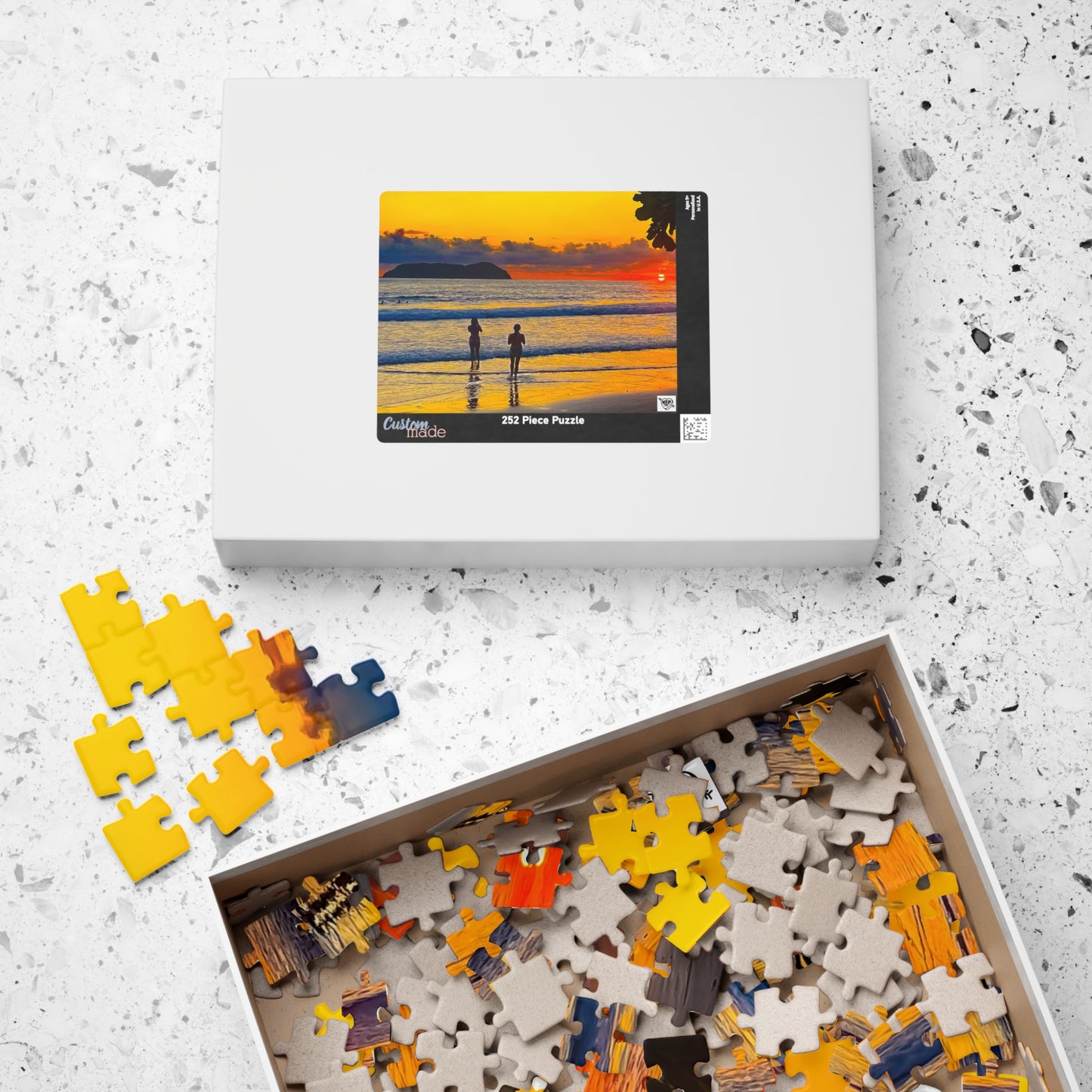 8 - Costa Rica beach two hot women - Puzzle
