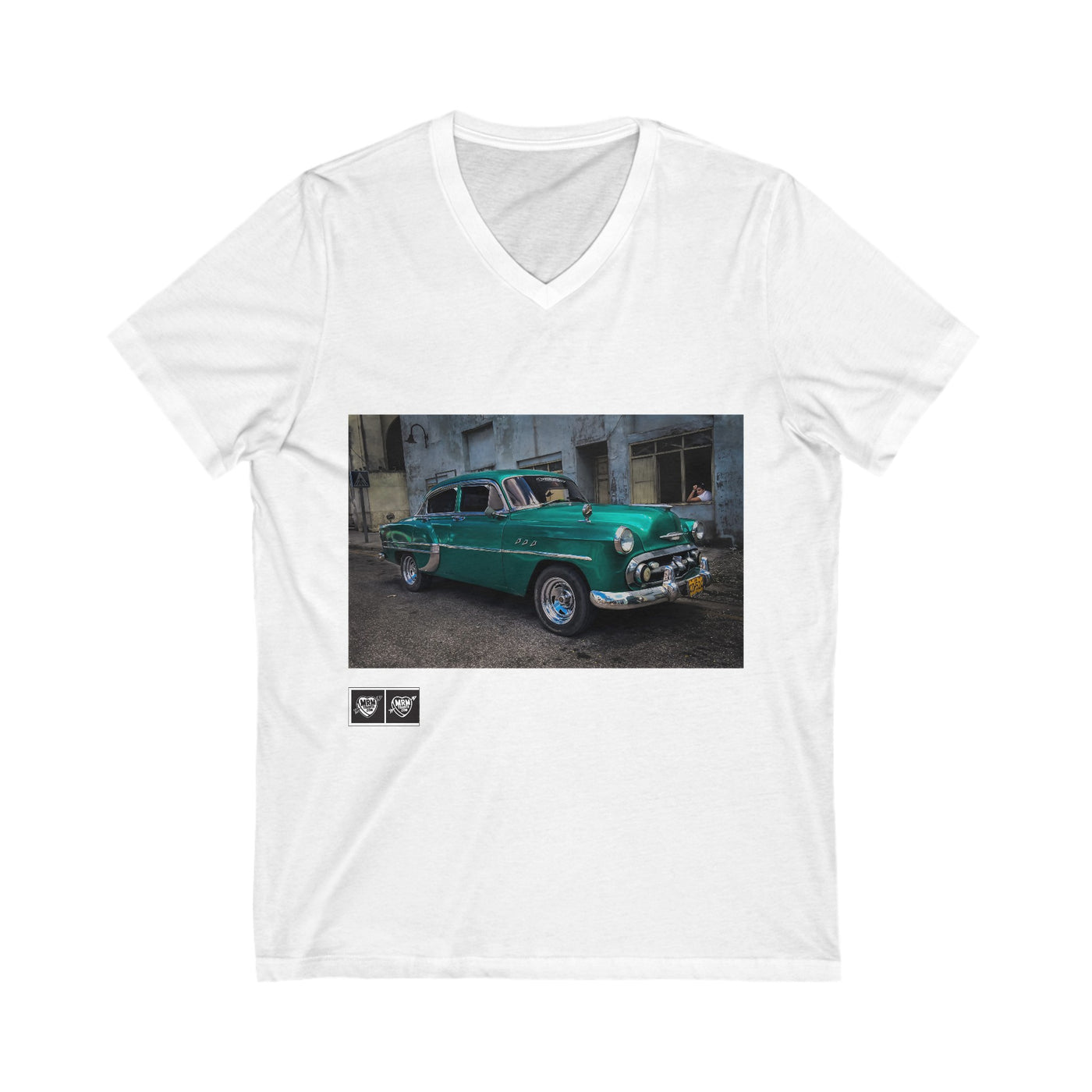 8. Cuba - Classic Car With Lady - Coche clásicos con dama- V-Neck